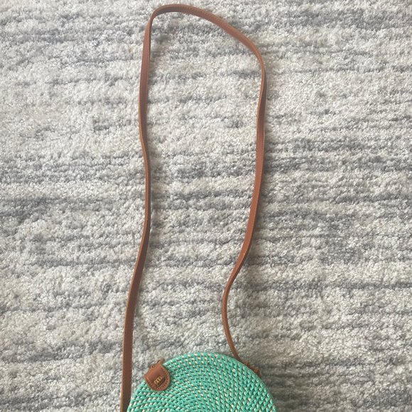 Teal green wicker crossbody circular purse - Picture 3 of 3